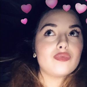 Meet your Posher, Hallie